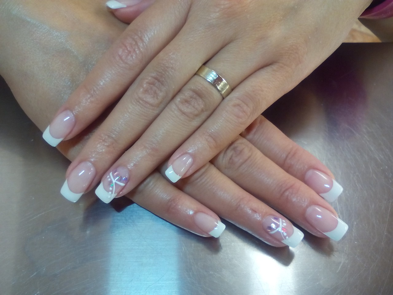 Perfekcyjny french manicure w domu: Kompletny przewodnik krok po kroku